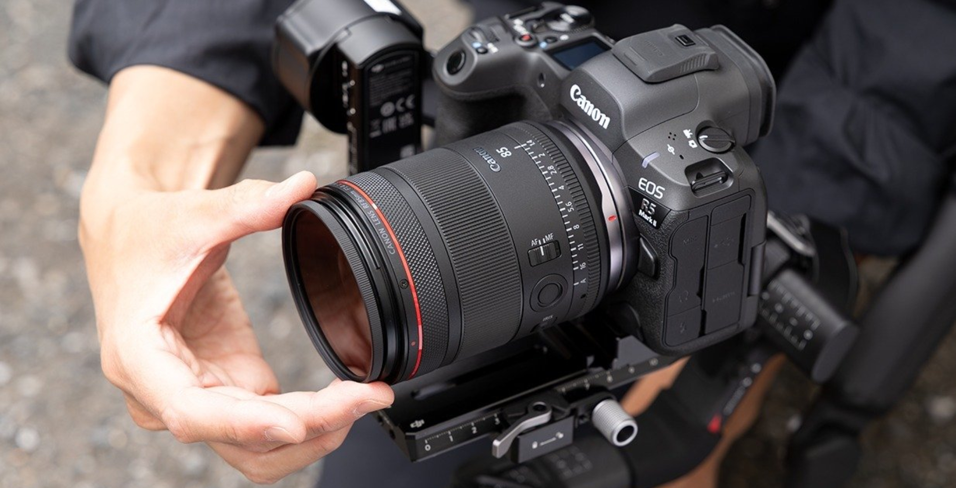 Klasyka portretu w nowym wydaniu: profesjonalny obiektyw Canon RF 85MM F1.4L VCM zaprojektowany z myślą o hybrydowym filmowaniu i fotografii